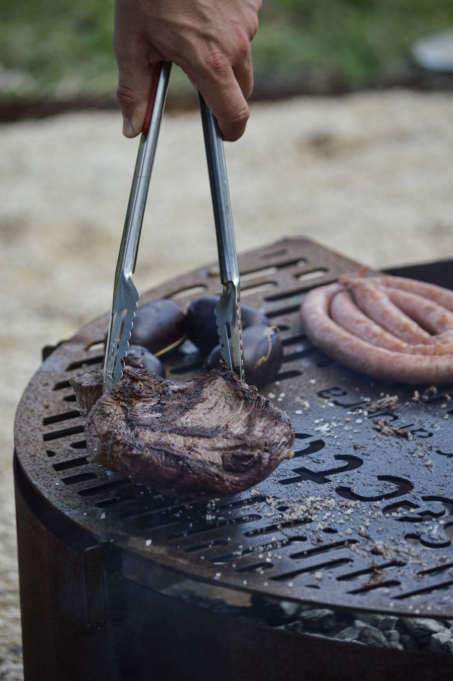 Sector. Elemental — parrilla grabada Sector. con carne a las brasas