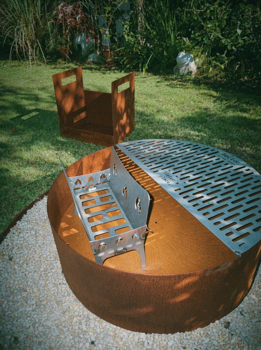Sector. Pocket — detalle del fogonero con la parrilla abierta